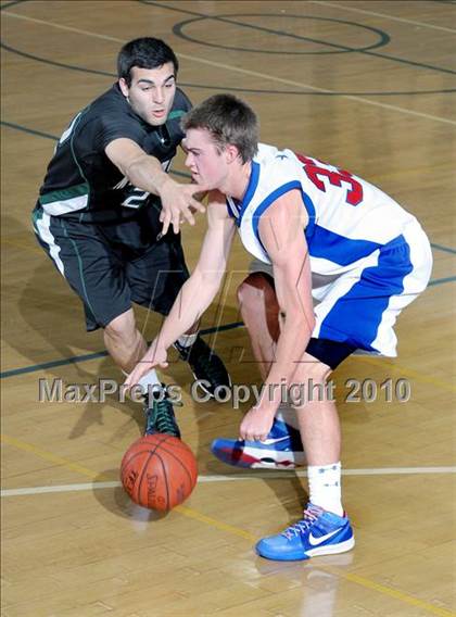 Thumbnail 3 in Miramonte vs. Los Alamitos photogallery.