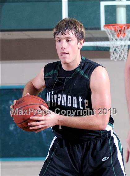 Thumbnail 2 in Miramonte vs. Los Alamitos photogallery.