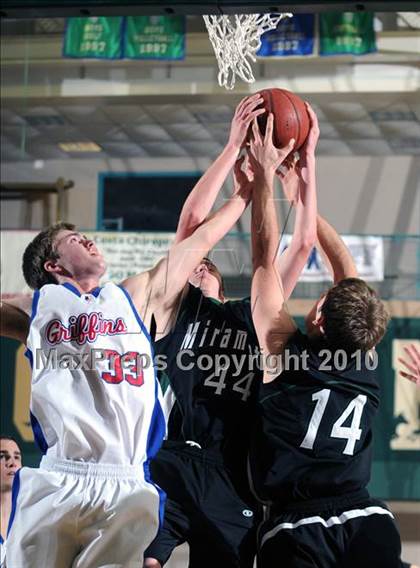 Thumbnail 1 in Miramonte vs. Los Alamitos photogallery.