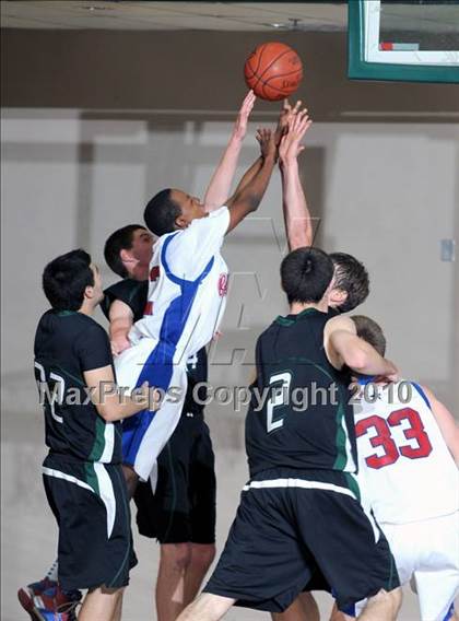 Thumbnail 1 in Miramonte vs. Los Alamitos photogallery.