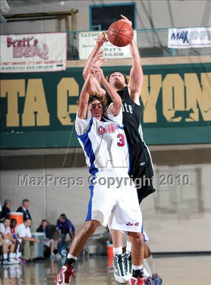 Thumbnail 1 in Miramonte vs. Los Alamitos photogallery.