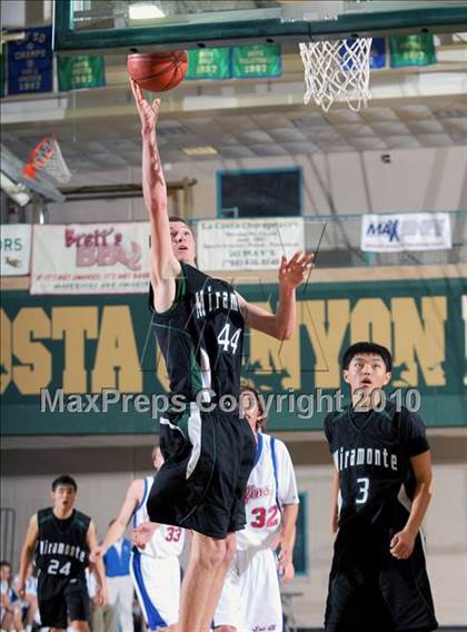 Thumbnail 2 in Miramonte vs. Los Alamitos photogallery.