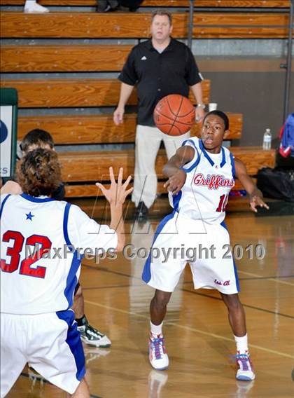 Thumbnail 1 in Miramonte vs. Los Alamitos photogallery.