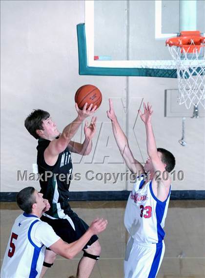 Thumbnail 3 in Miramonte vs. Los Alamitos photogallery.
