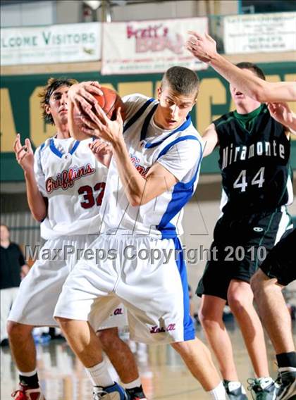 Thumbnail 1 in Miramonte vs. Los Alamitos photogallery.