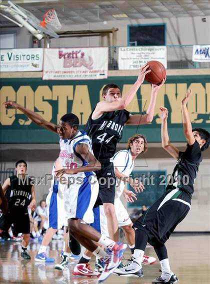 Thumbnail 1 in Miramonte vs. Los Alamitos photogallery.