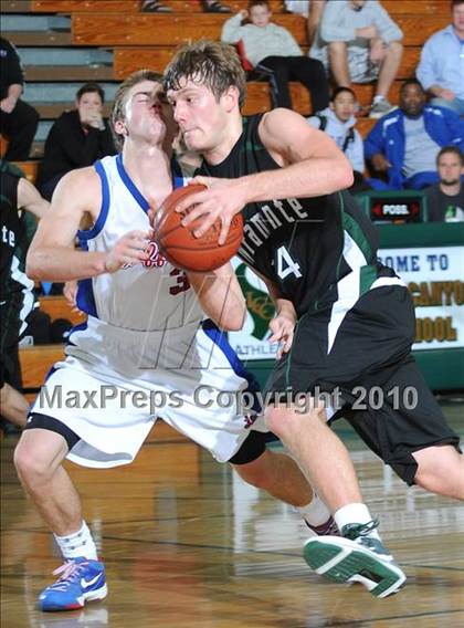 Thumbnail 1 in Miramonte vs. Los Alamitos photogallery.