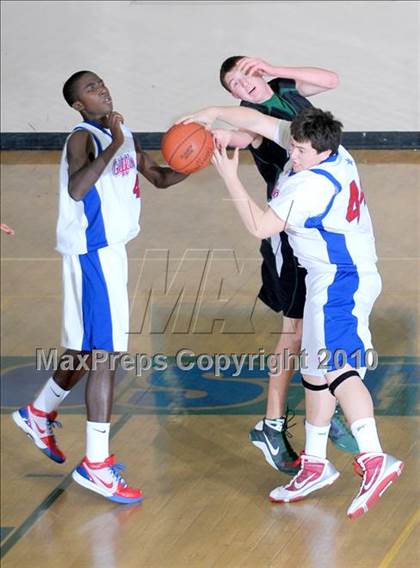 Thumbnail 1 in Miramonte vs. Los Alamitos photogallery.