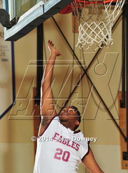 Thumbnail 3 in Villanova Prep vs. Los Angeles Adventist (MaxPreps Holiday Classic) photogallery.
