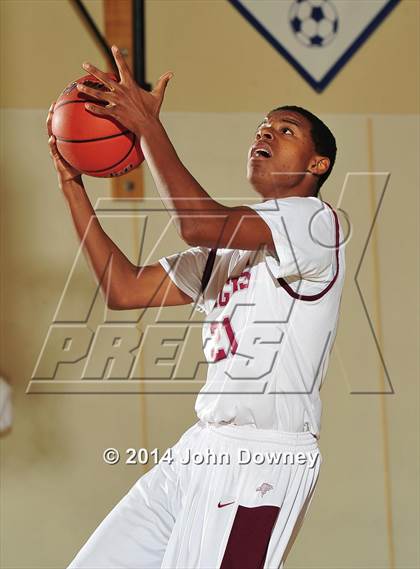 Thumbnail 3 in Villanova Prep vs. Los Angeles Adventist (MaxPreps Holiday Classic) photogallery.