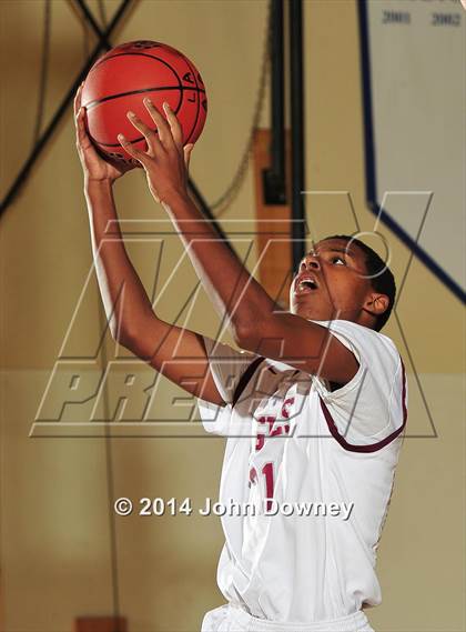 Thumbnail 1 in Villanova Prep vs. Los Angeles Adventist (MaxPreps Holiday Classic) photogallery.