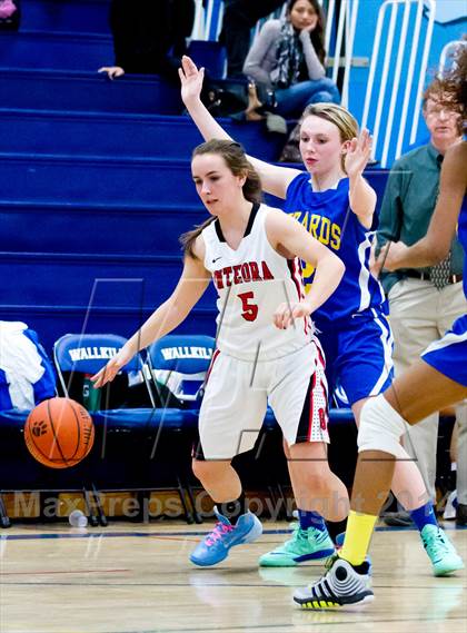 Thumbnail 3 in Washingtonville vs. Onteora (Coaches vs. Cancer Tournament) photogallery.