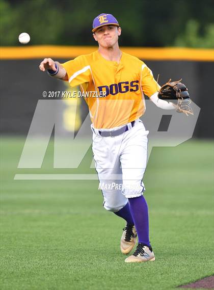Thumbnail 3 in Pottsboro vs Edgewood (UIL 3A Region 2 Area Playoff) photogallery.