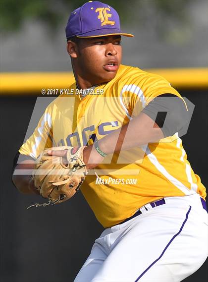 Thumbnail 3 in Pottsboro vs Edgewood (UIL 3A Region 2 Area Playoff) photogallery.
