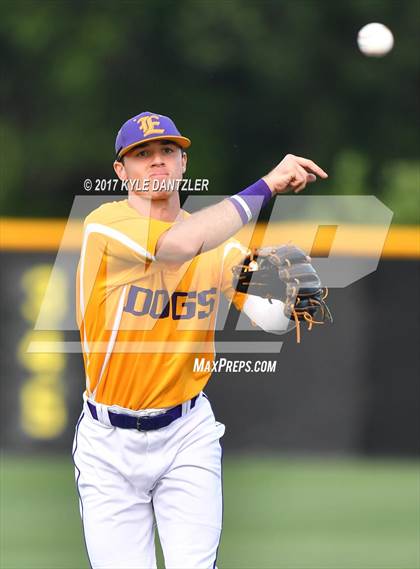Thumbnail 2 in Pottsboro vs Edgewood (UIL 3A Region 2 Area Playoff) photogallery.