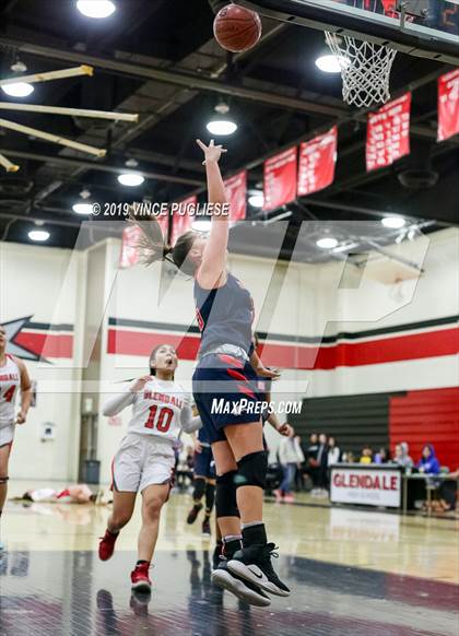 Thumbnail 2 in Brentwood School vs. Glendale (Glendale Thanksgiving Tournament-Final) photogallery.