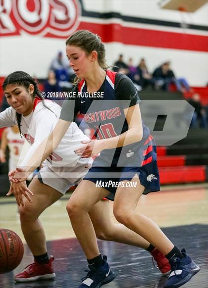 Thumbnail 2 in Brentwood School vs. Glendale (Glendale Thanksgiving Tournament-Final) photogallery.
