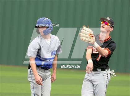 Thumbnail 2 in Grand Saline vs Wills Point photogallery.