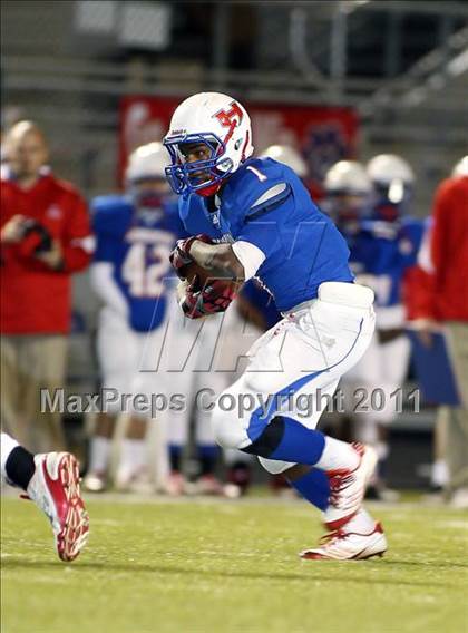 Thumbnail 2 in Paris vs. Henderson (3A Division 1 Region 2 Bi-District) photogallery.