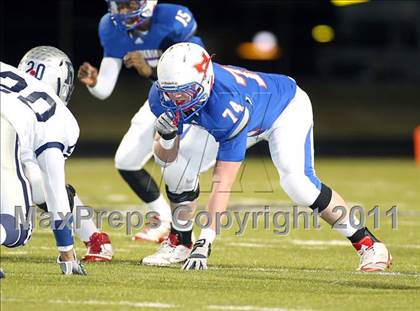 Thumbnail 1 in Paris vs. Henderson (3A Division 1 Region 2 Bi-District) photogallery.