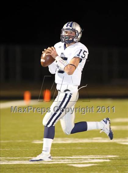 Thumbnail 2 in Paris vs. Henderson (3A Division 1 Region 2 Bi-District) photogallery.