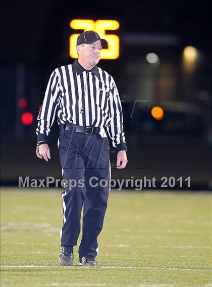 Thumbnail 2 in Paris vs. Henderson (3A Division 1 Region 2 Bi-District) photogallery.