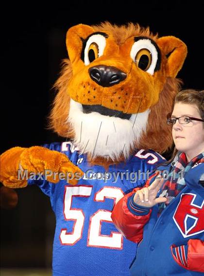 Thumbnail 3 in Paris vs. Henderson (3A Division 1 Region 2 Bi-District) photogallery.
