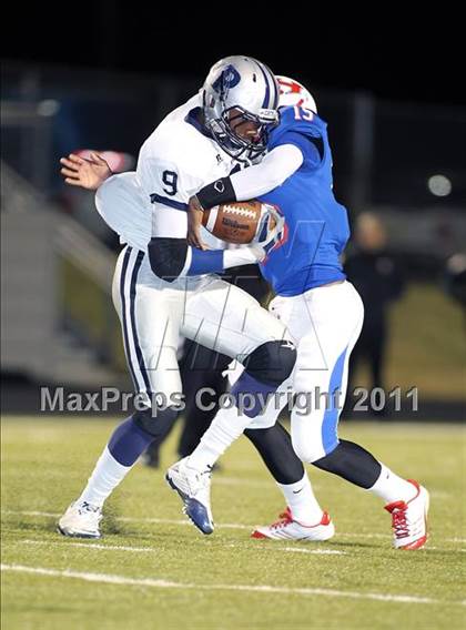 Thumbnail 1 in Paris vs. Henderson (3A Division 1 Region 2 Bi-District) photogallery.