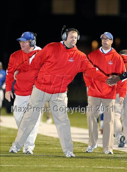Thumbnail 2 in Paris vs. Henderson (3A Division 1 Region 2 Bi-District) photogallery.