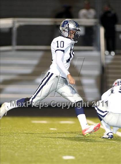 Thumbnail 3 in Paris vs. Henderson (3A Division 1 Region 2 Bi-District) photogallery.