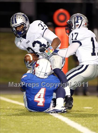 Thumbnail 1 in Paris vs. Henderson (3A Division 1 Region 2 Bi-District) photogallery.