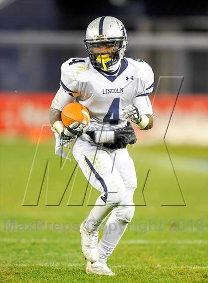 Thumbnail 2 in Tottenville vs. Lincoln (PSAL Final) photogallery.