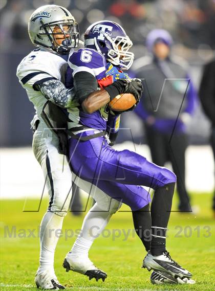 Thumbnail 1 in Tottenville vs. Lincoln (PSAL Final) photogallery.