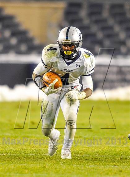 Thumbnail 3 in Tottenville vs. Lincoln (PSAL Final) photogallery.