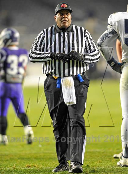 Thumbnail 1 in Tottenville vs. Lincoln (PSAL Final) photogallery.
