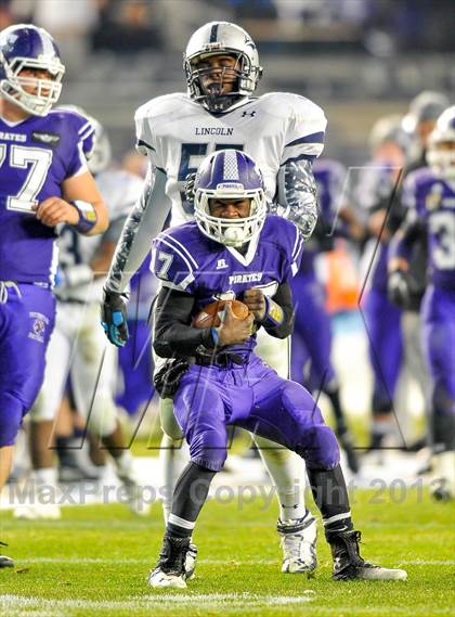 Thumbnail 2 in Tottenville vs. Lincoln (PSAL Final) photogallery.