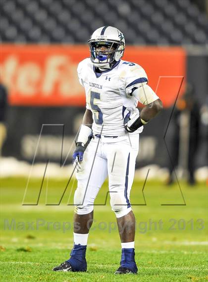 Thumbnail 3 in Tottenville vs. Lincoln (PSAL Final) photogallery.