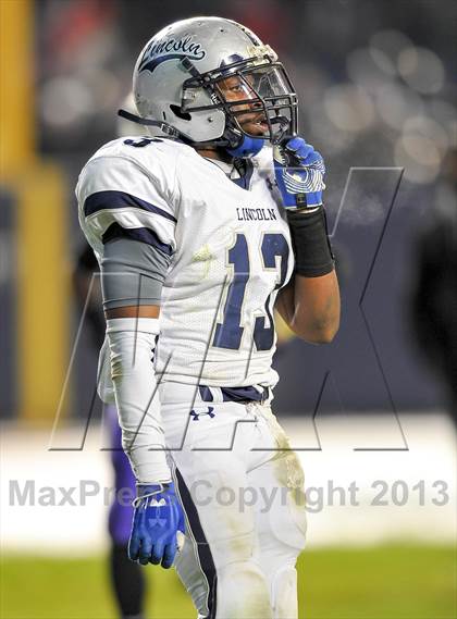 Thumbnail 2 in Tottenville vs. Lincoln (PSAL Final) photogallery.
