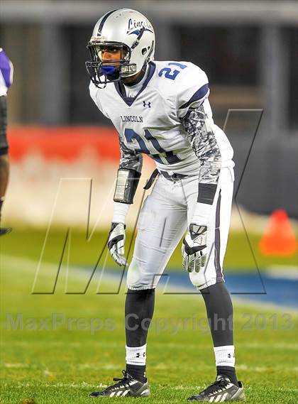 Thumbnail 1 in Tottenville vs. Lincoln (PSAL Final) photogallery.