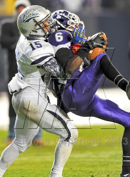 Thumbnail 3 in Tottenville vs. Lincoln (PSAL Final) photogallery.