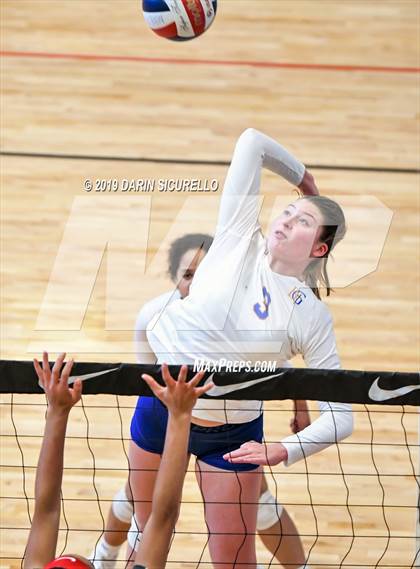 Thumbnail 3 in Bishop Gorman vs. Santa Fe  (NIKE Tournament of Champions) photogallery.