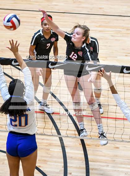 Thumbnail 2 in Bishop Gorman vs. Santa Fe  (NIKE Tournament of Champions) photogallery.