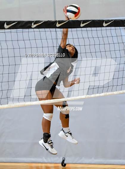 Thumbnail 1 in Bishop Gorman vs. Santa Fe  (NIKE Tournament of Champions) photogallery.