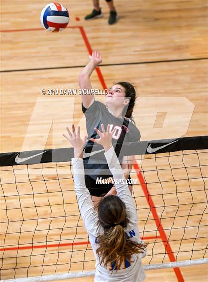 Thumbnail 3 in Bishop Gorman vs. Santa Fe  (NIKE Tournament of Champions) photogallery.