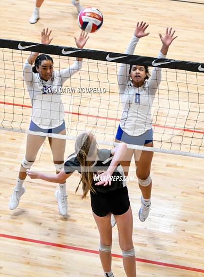 Thumbnail 1 in Bishop Gorman vs. Santa Fe  (NIKE Tournament of Champions) photogallery.