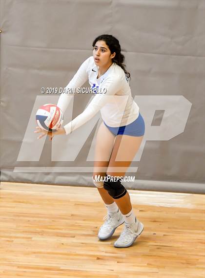 Thumbnail 1 in Bishop Gorman vs. Santa Fe  (NIKE Tournament of Champions) photogallery.