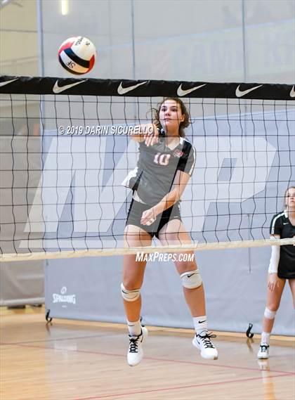 Thumbnail 1 in Bishop Gorman vs. Santa Fe  (NIKE Tournament of Champions) photogallery.