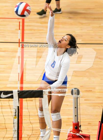 Thumbnail 1 in Bishop Gorman vs. Santa Fe  (NIKE Tournament of Champions) photogallery.