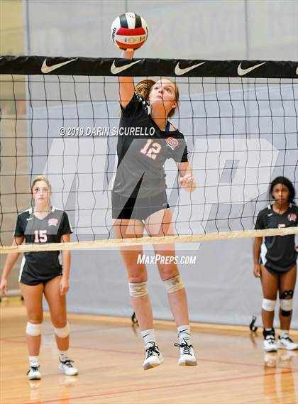 Thumbnail 3 in Bishop Gorman vs. Santa Fe  (NIKE Tournament of Champions) photogallery.