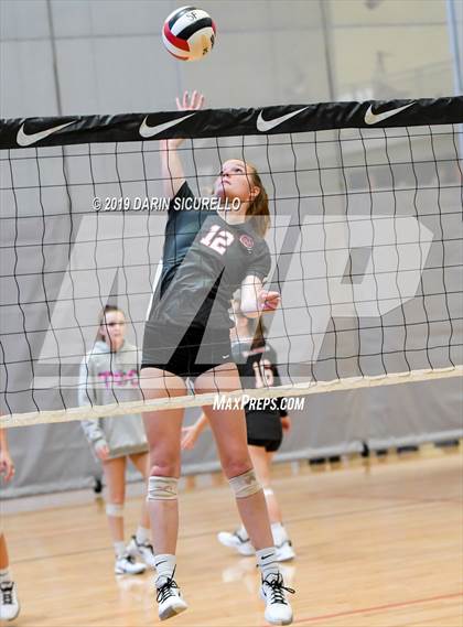 Thumbnail 3 in Bishop Gorman vs. Santa Fe  (NIKE Tournament of Champions) photogallery.